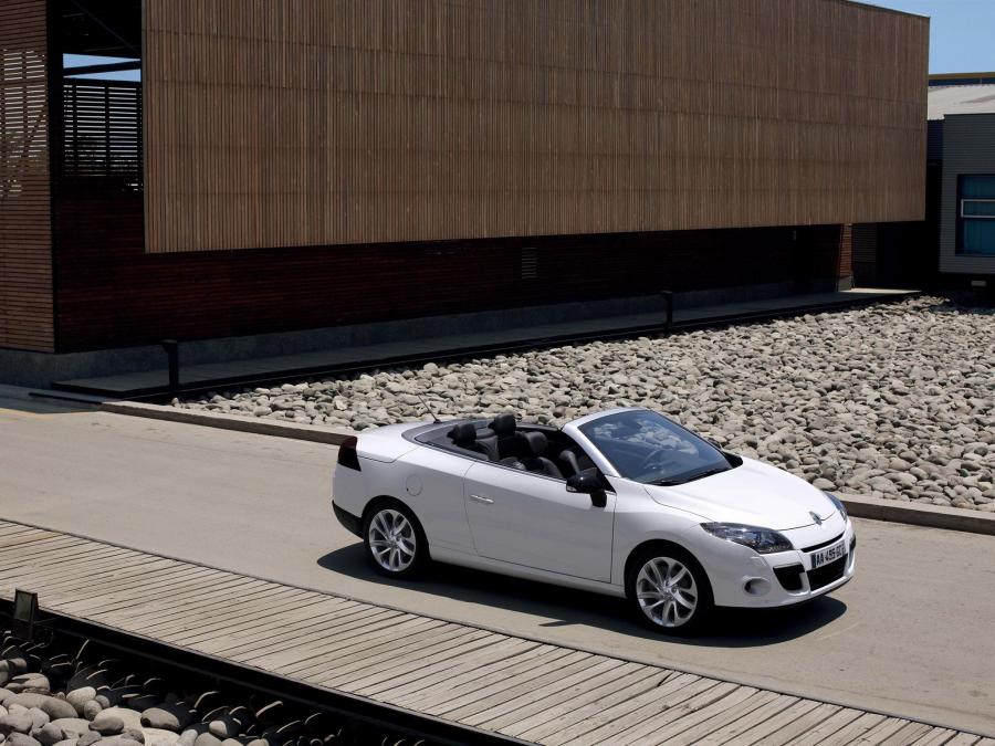  Renault Megane CC 2010 года  (фото 27 из 65)